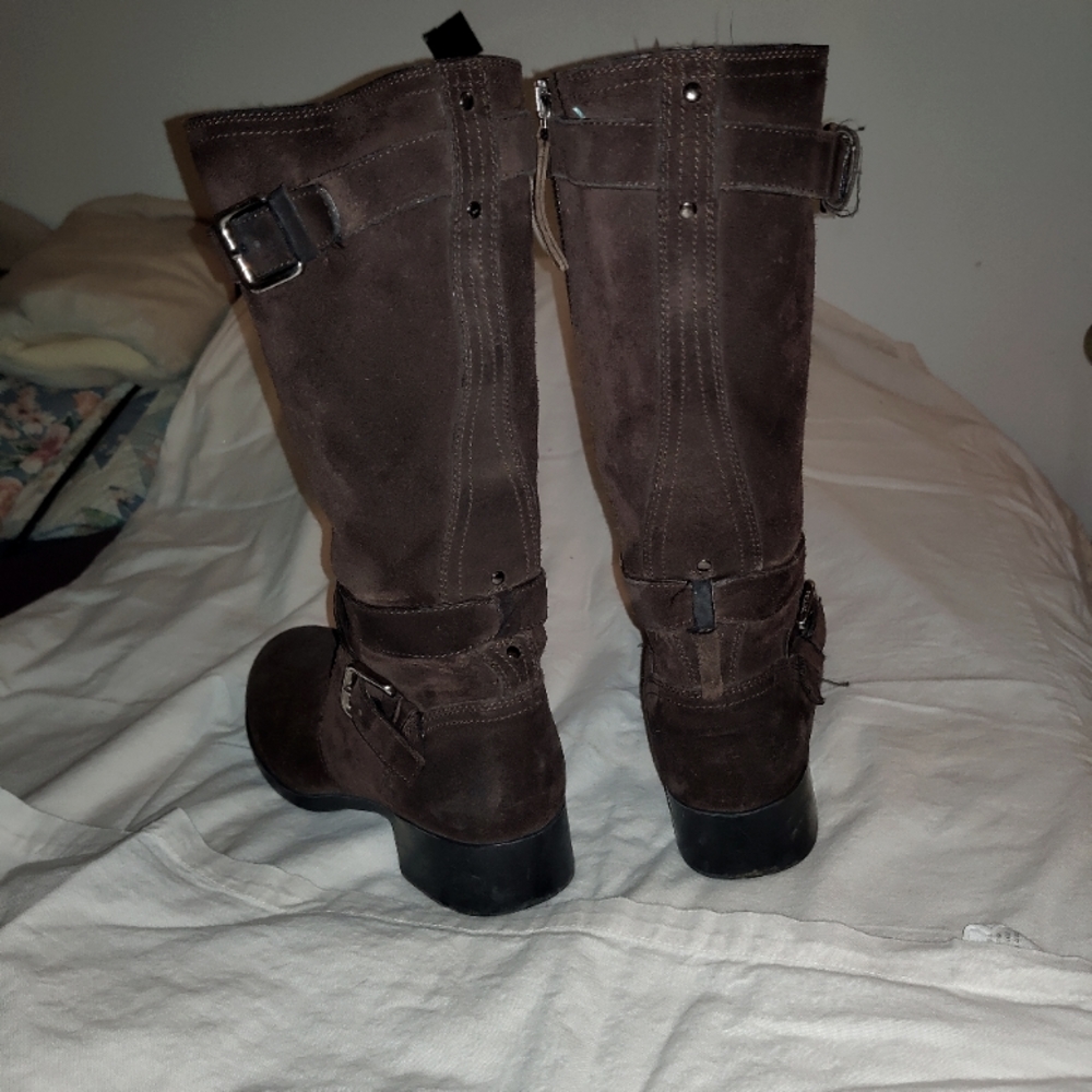 Woman's Suede Boots